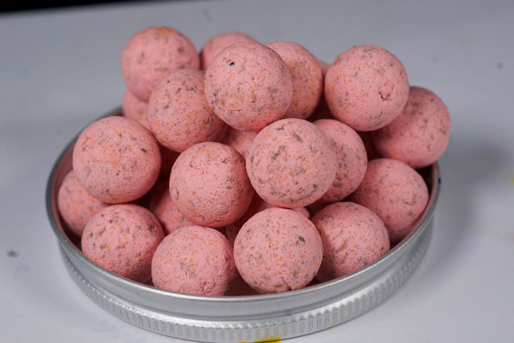 BIO LAB HOOKBAITS WAFTERS KRAKEN 15mm deliver premium attraction engineered for serious carp anglers. These semi-buoyant wafters feature a potent blend of natural flavours and bio-active compounds designed to trigger aggressive feeding responses. The 15mm size works perfectly for method feeder and hair-rigged presentations, keeping your hookbait in the strike zone where it counts. KRAKEN wafters combine complex aromas with proven fish-catching performance across varied water conditions. Crafted with BIO LAB