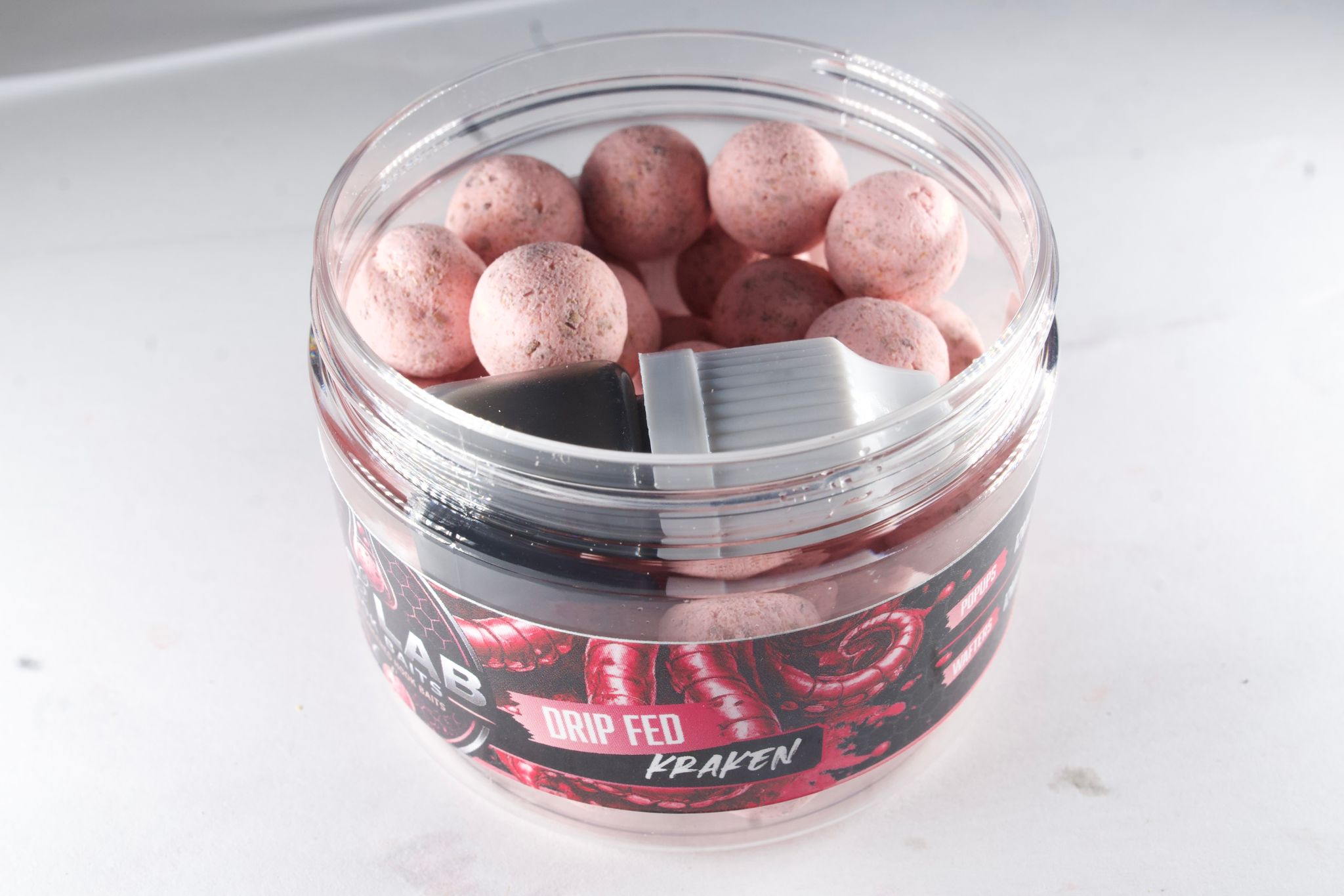 BIO LAB HOOKBAITS WAFTERS KRAKEN 15mm deliver premium attraction engineered for serious carp anglers. These semi-buoyant wafters feature a potent blend of natural flavours and bio-active compounds designed to trigger aggressive feeding responses. The 15mm size works perfectly for method feeder and hair-rigged presentations, keeping your hookbait in the strike zone where it counts. KRAKEN wafters combine complex aromas with proven fish-catching performance across varied water conditions. Crafted with BIO LAB